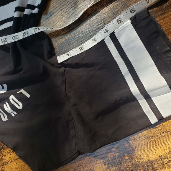 Small boat neck raw edge short sleeve crop top Global City - Picture 3 of 5